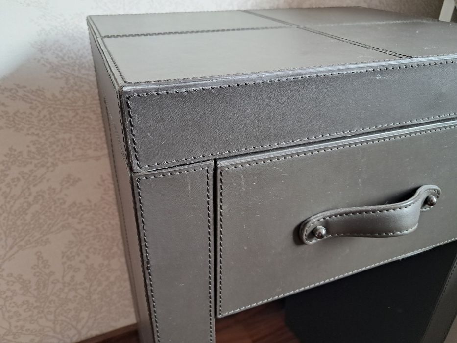 Mesa de cabeceira ou móvel de apoio