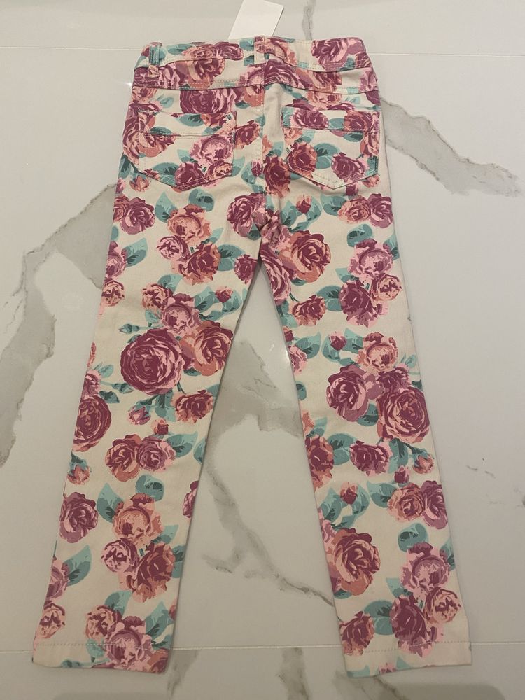 H&M kremowe jeansy w kwiatuszki 3-4 lat nowe