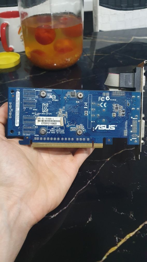 Продам відео карту модель asus 210