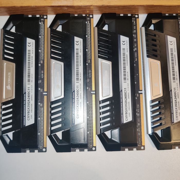 Оперативна пам'ять ddr3 Corsair