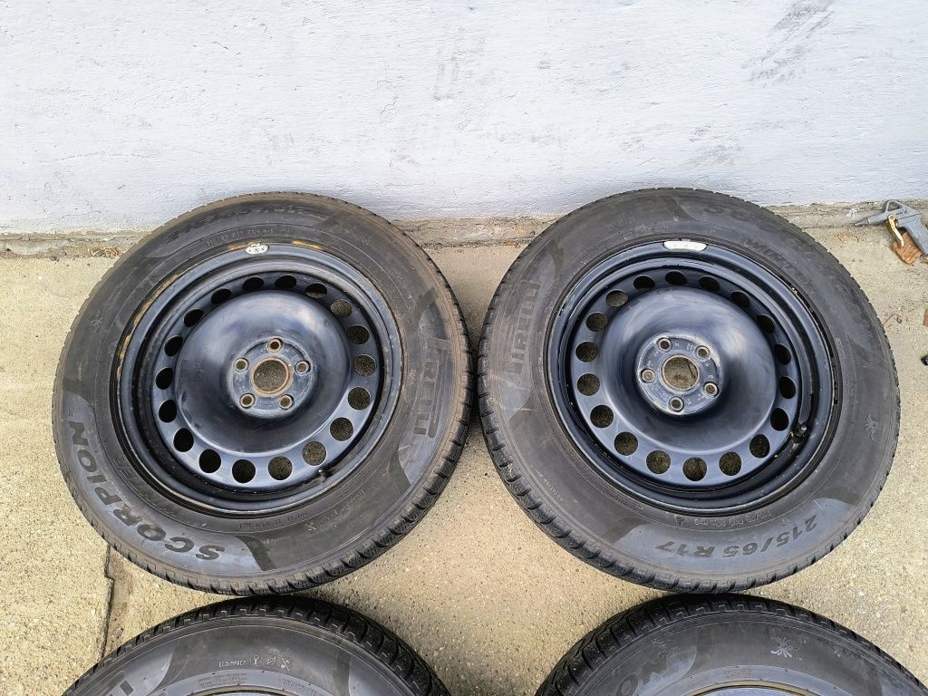 Felgi 6,5Jx17 ET38 5x112 z oponami 215/65R17 Zimowe VW Tiguan Skoda