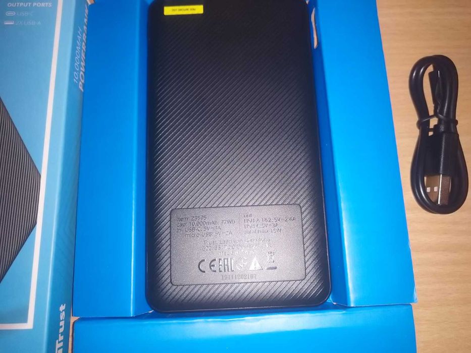 Тонкий Powerbank (павербанк) Trust Primo 10 000 мач