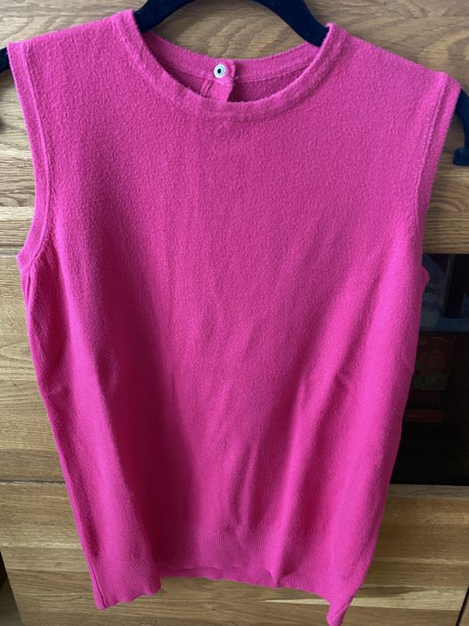 Stylowy bezrękawnik w kolorze intensywnej fuksji S/M