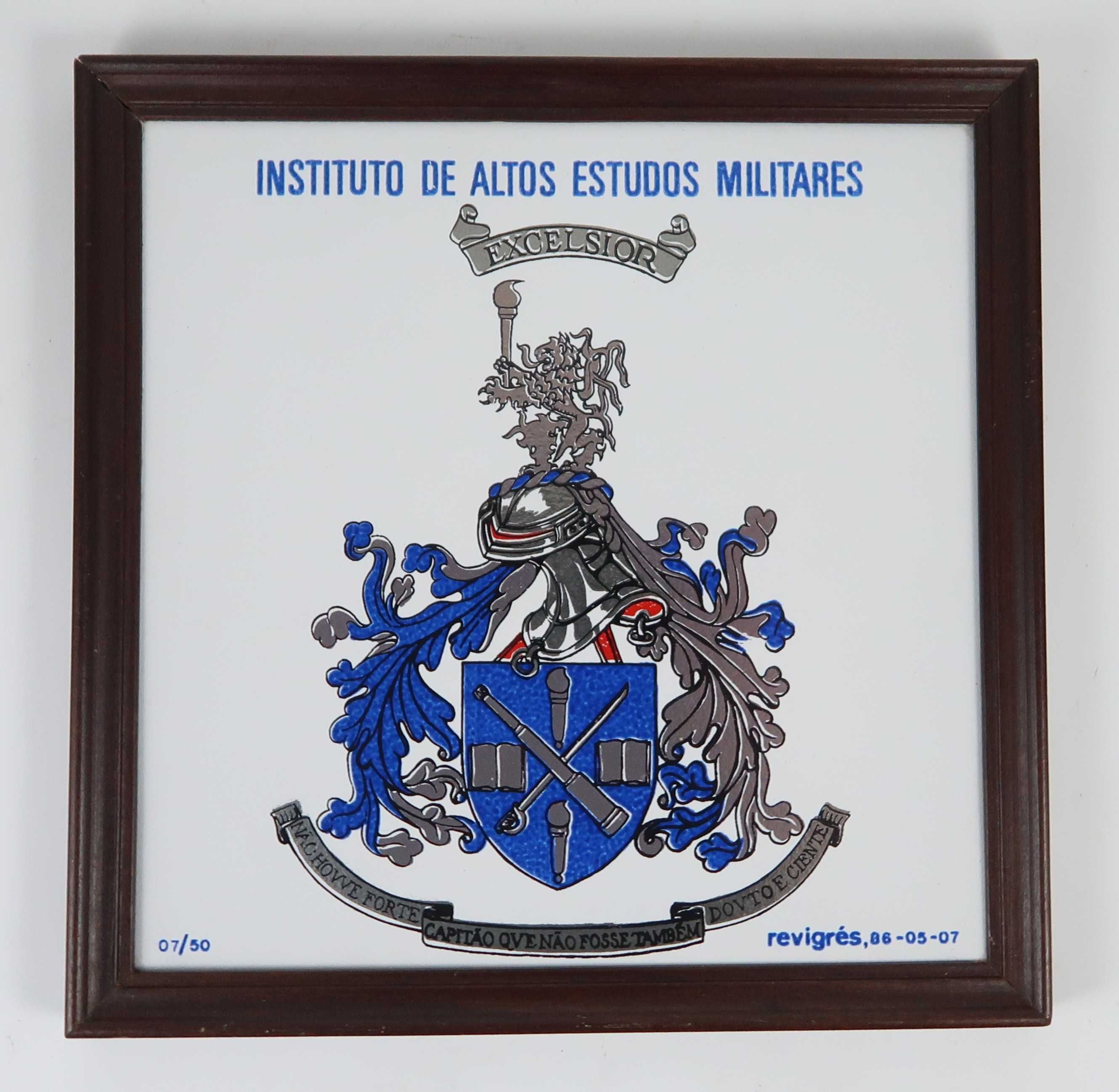Militaria - Lote de cerâmica com brasões militares