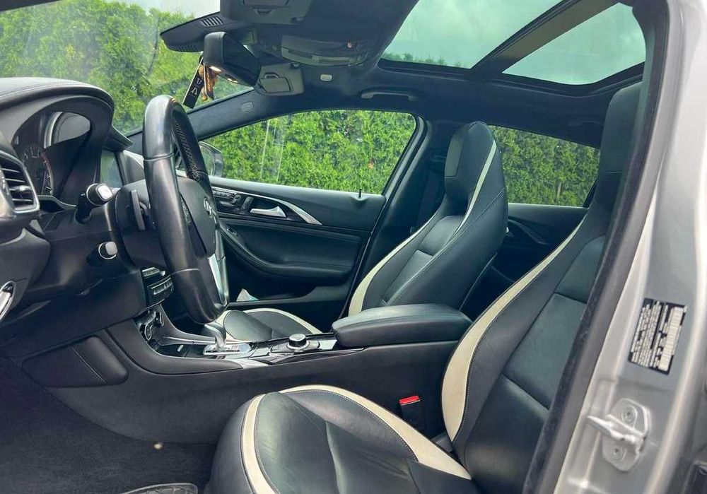 Infiniti QX30 2017 року