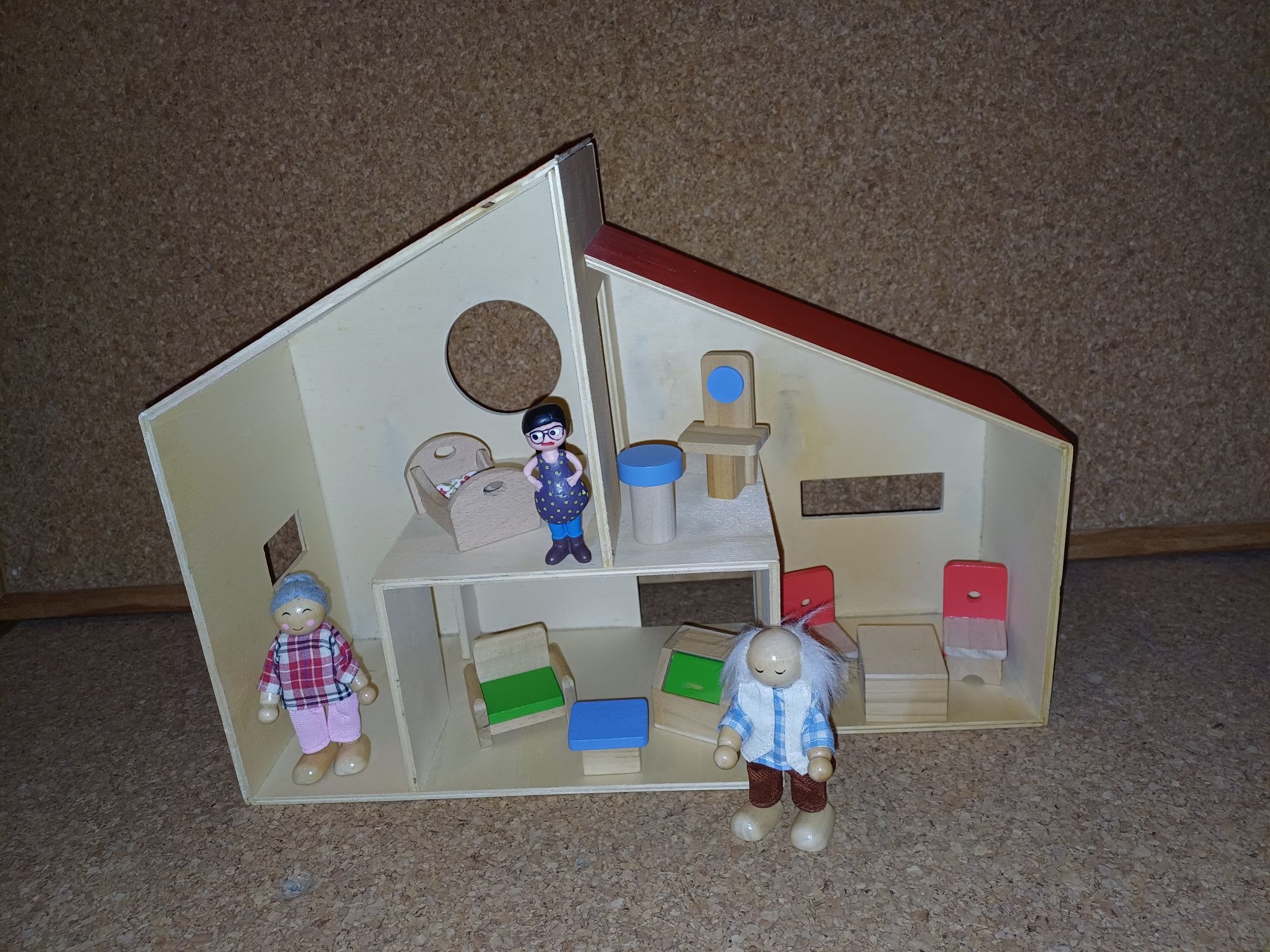 Casa de bonecas + 10 mobílias + 3 bonecos, casinha de madeira.