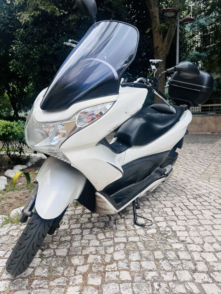 Honda PCX 2012.