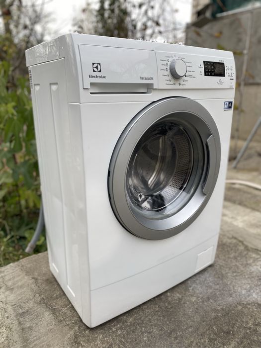 Пральна машина Electrolux TimeManager — вузька, 6 кг