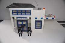 Playmobil 449 Komisariat Policji Policja Z lotniskiem dla Helikopter