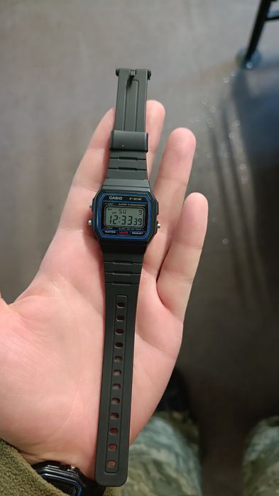 Електронний годинник Casio