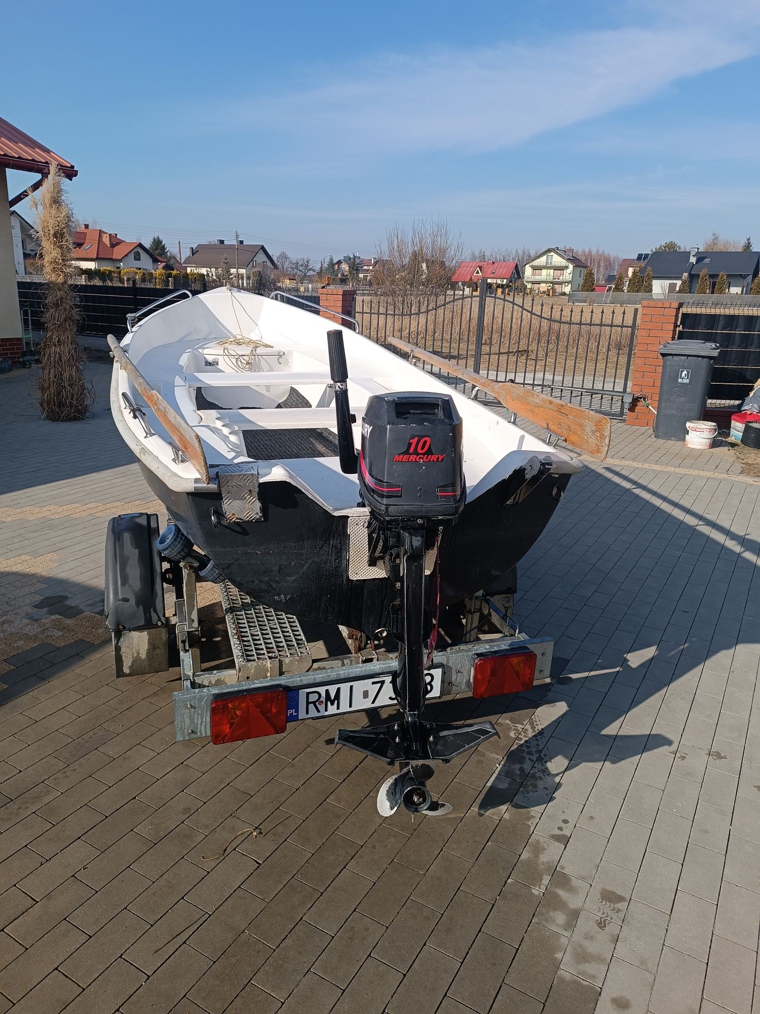 Łódka wiosłowo motorowa