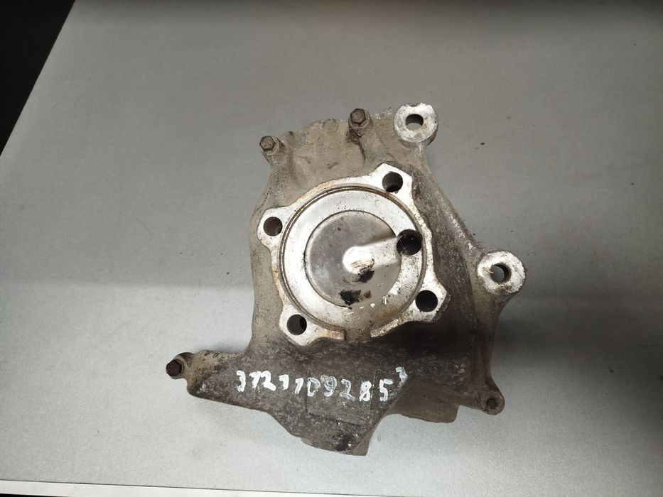 Цапфа ступица поворотний кулак ліва права бмв 5е39 bmw