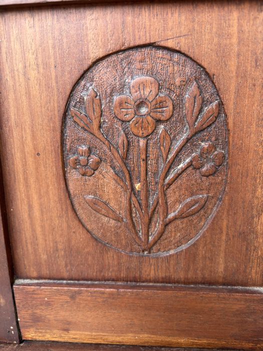 Mesa de Apoio Antiga com Tampa em Mármore – Peça Única