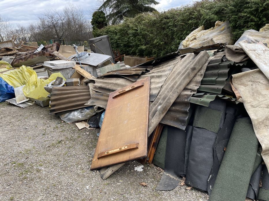 Transport Wywóz odpadów gruzu  skuwanieSprzątanie Piwnic Strychów expr