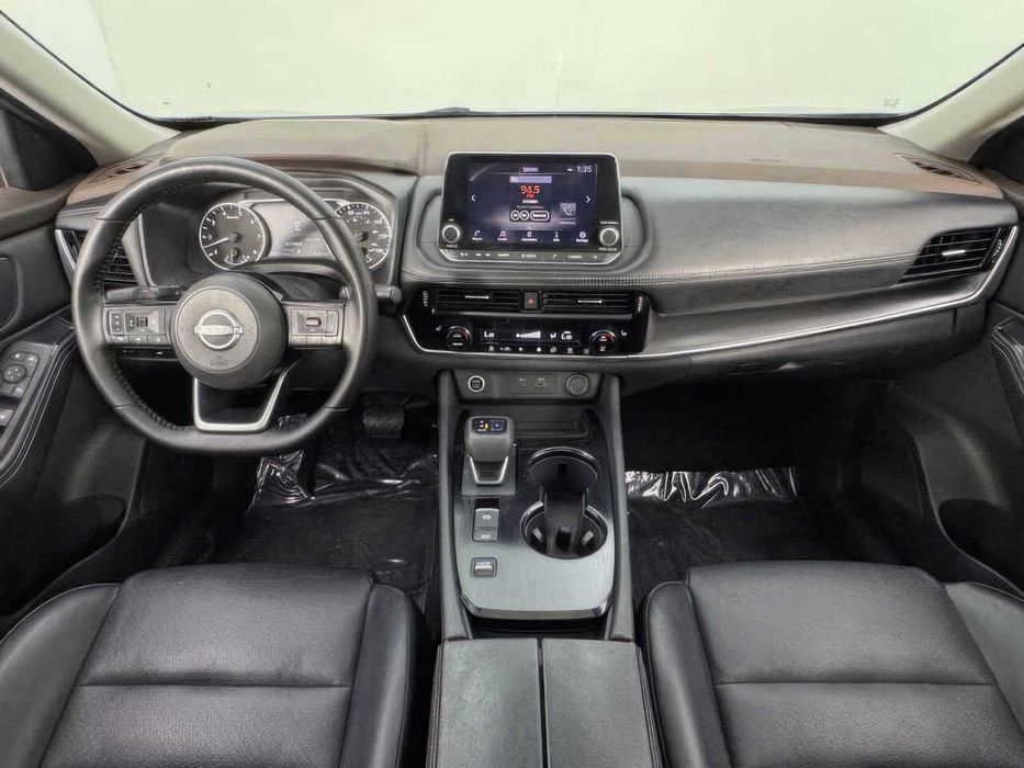 Nissan Rogue SV      2022