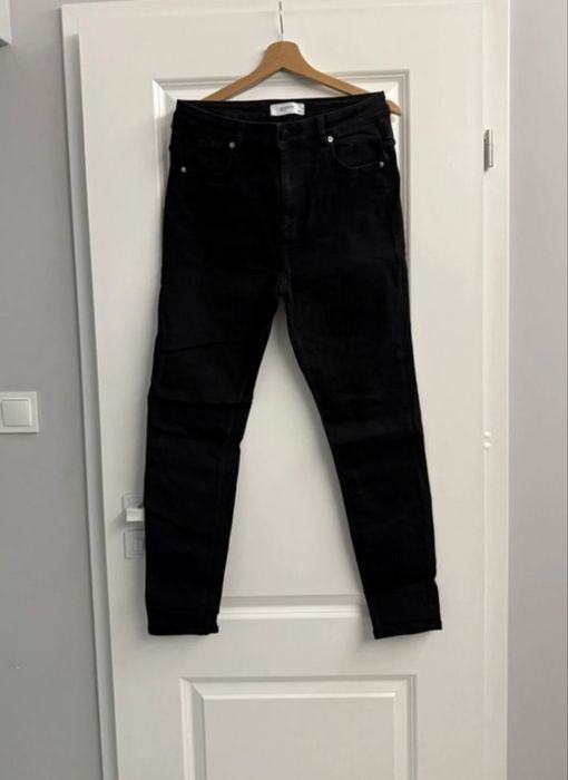 Jeansy z wysokim stanem