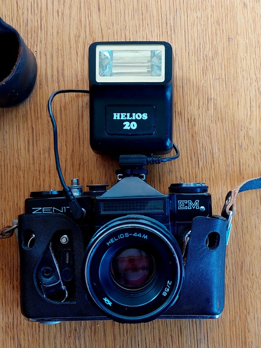 Zenith EM Helios 44M/Helios 20 плівковий фотоапарат