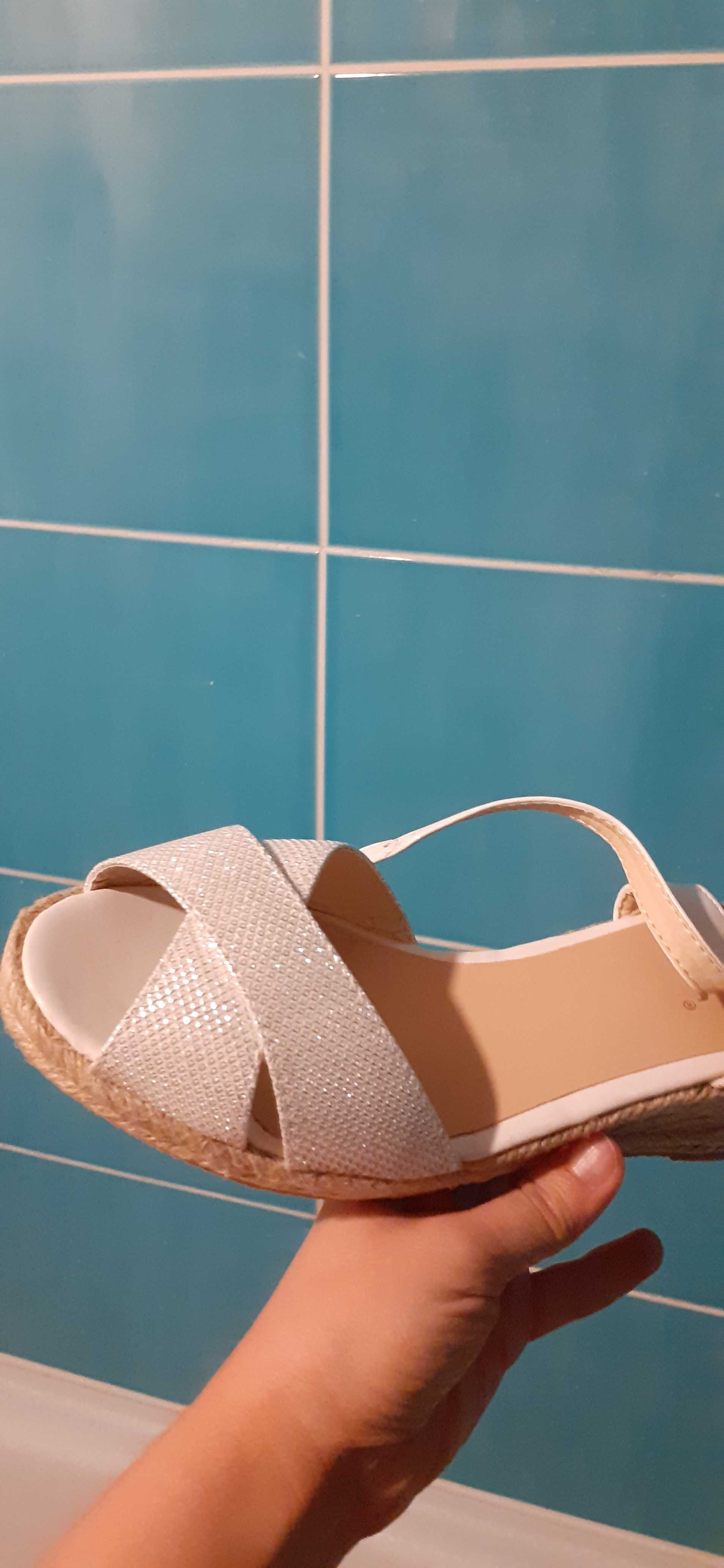 Buty sandały r. 38 białe srebrne