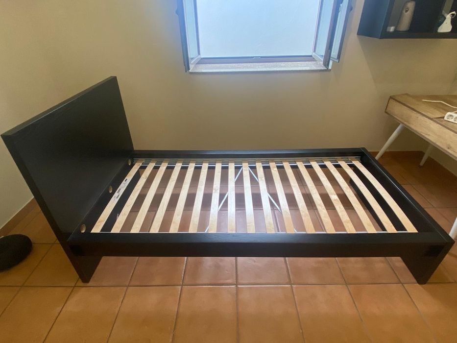 Cama de solteiro Ikea( semi nova) completa