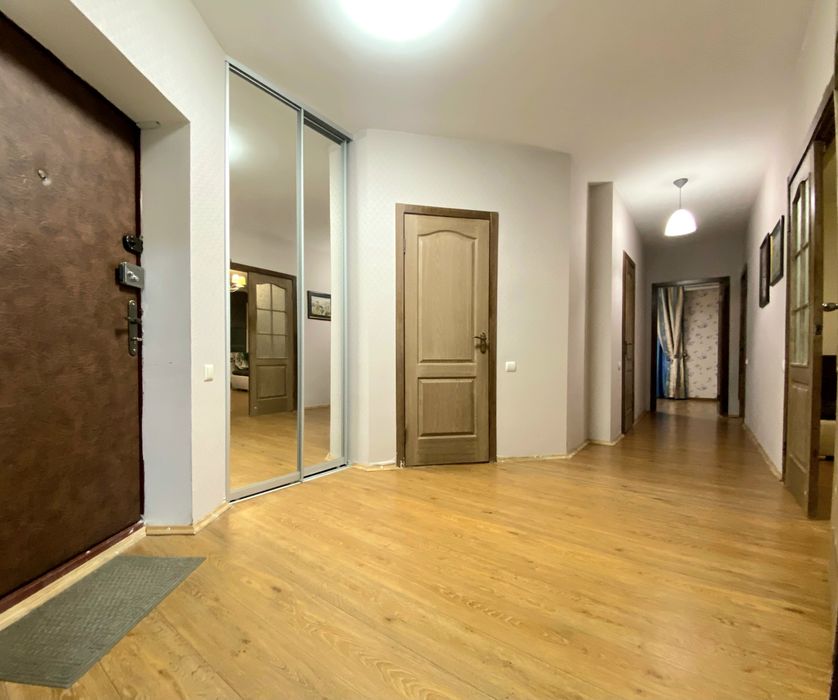 Науки 80а, 3 кімнатна роздільна, монолітний будинок