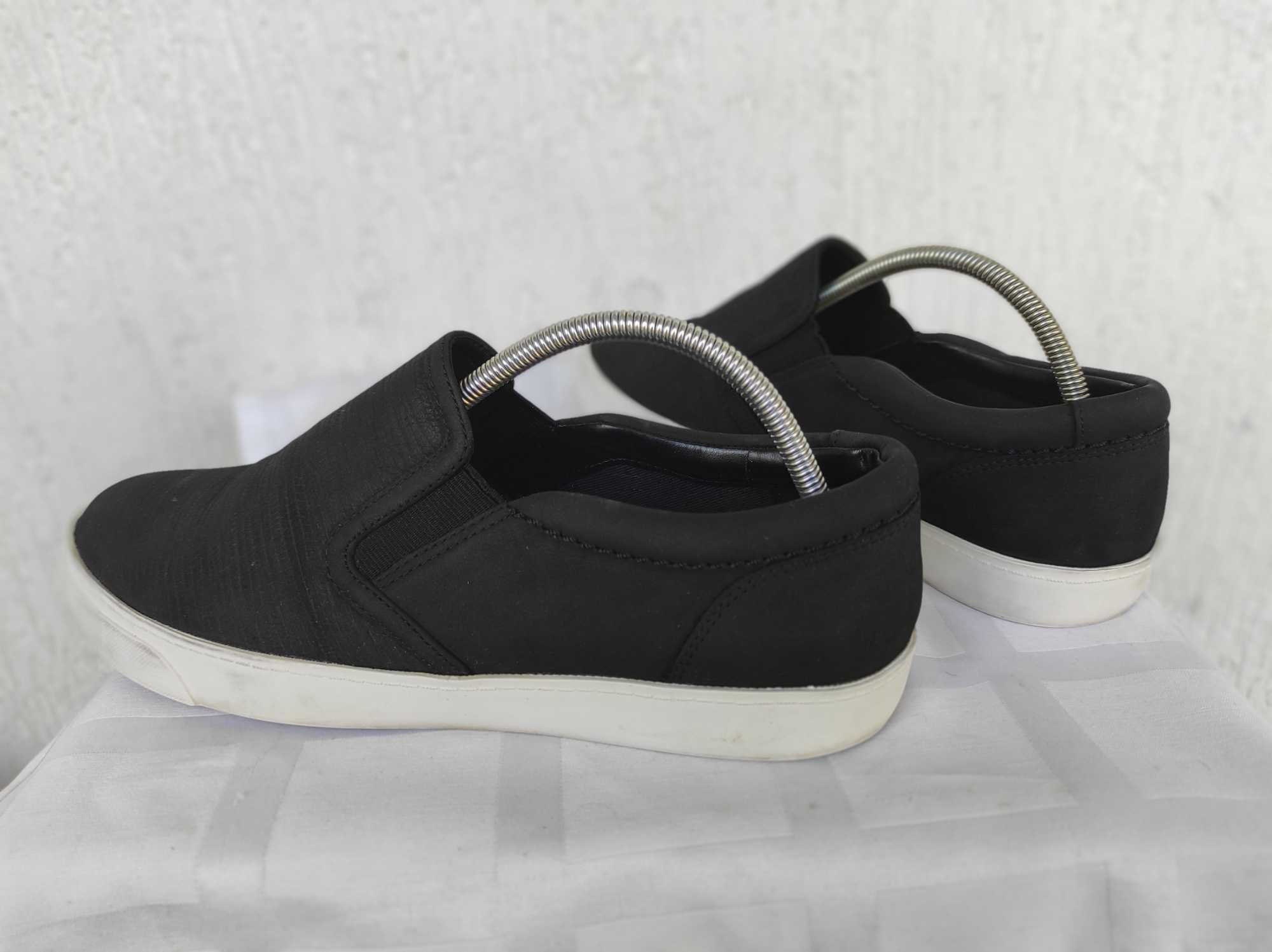 Брендовие,кожанние мокасини Clarks р.38