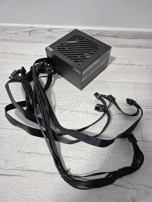 якісний блок живлення 650W Gigabyte P650SS 80+Silver (8+4+4pin CPU) .