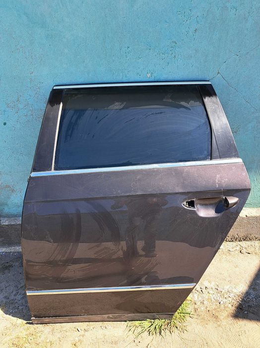 Двері задні ліві VW Passat B6 2011 року коричневі