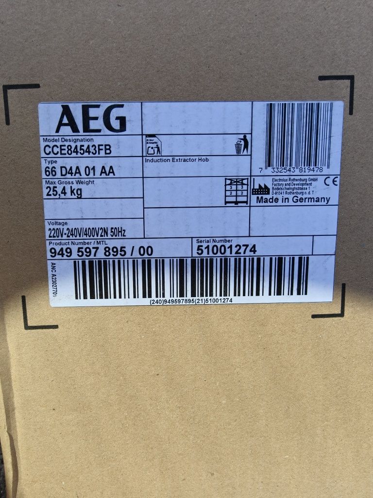 Placa Indução AEG CCE84543FB 80cm com exaustão integrada.
ComboHob
