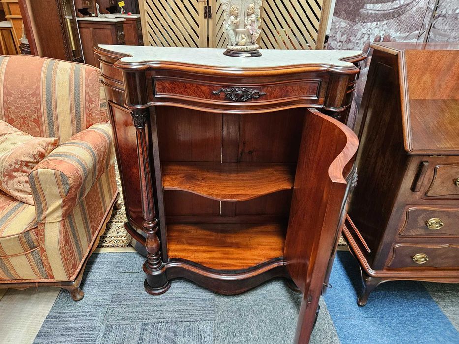 Móvel muito antigo em madeira com tampo em pedra - óptimo es