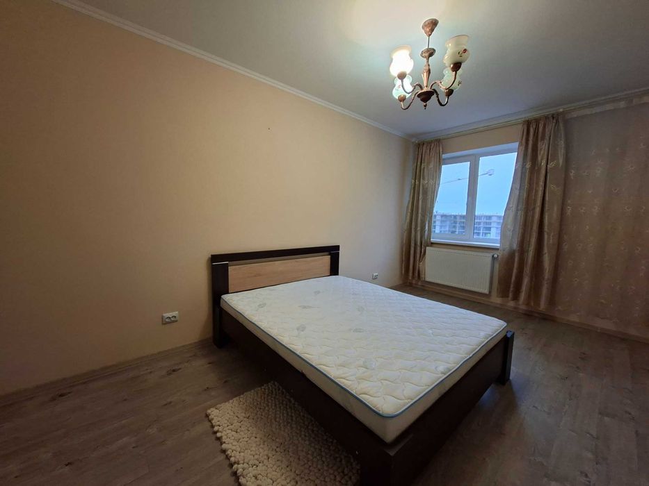 Оренда однокімнатної квартири з гардеробною вул.Дорошенка,22Б(парк)