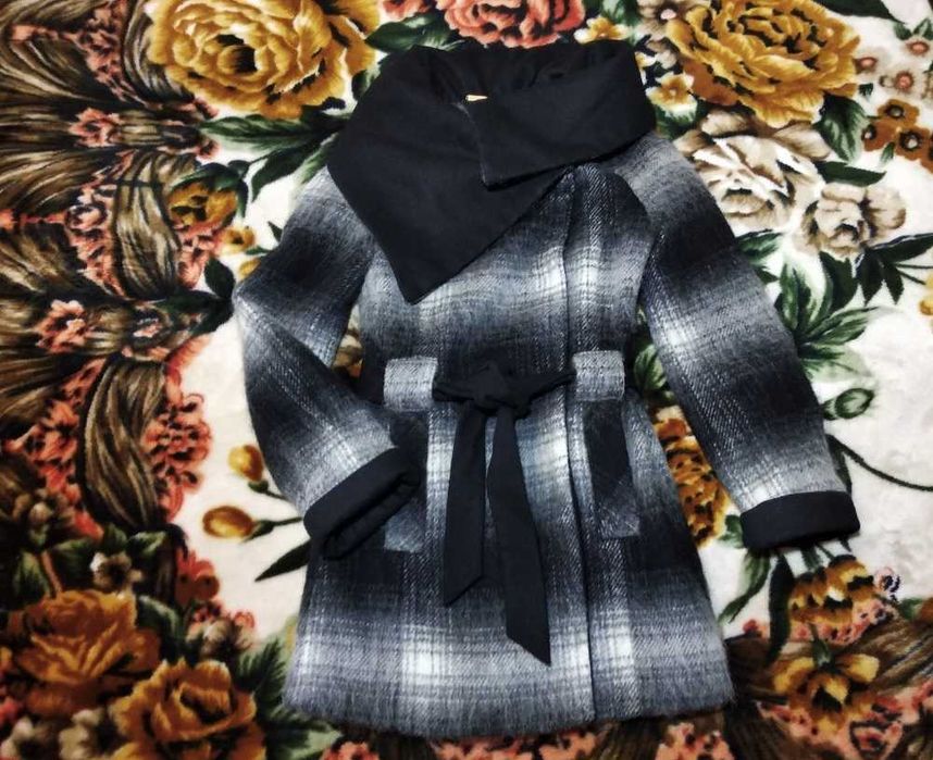 Серое Пальто клетчатое с шерстью на девочку пальто сіре на 155-164