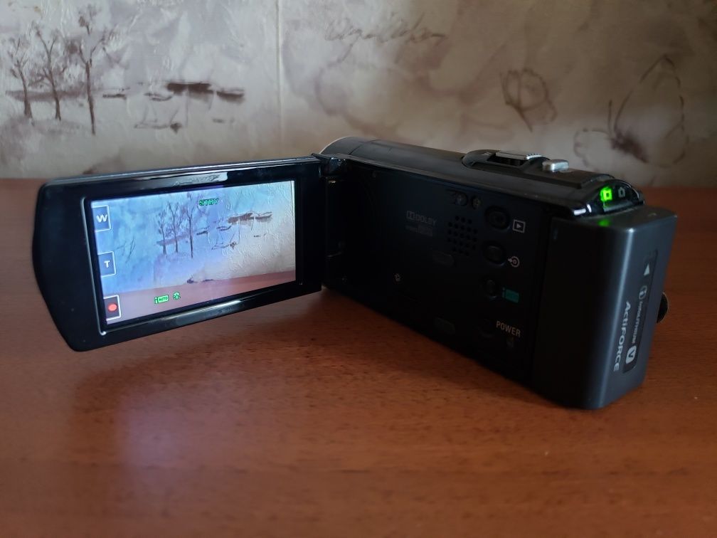 Відеокамера Sony HDR-CX110E + флешка, сумка