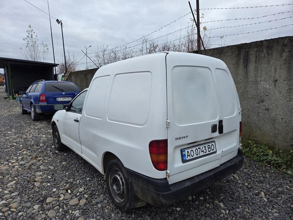 Сеат інка бензин.