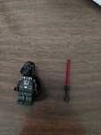 Figurka Darth Vader z swoim mieczem