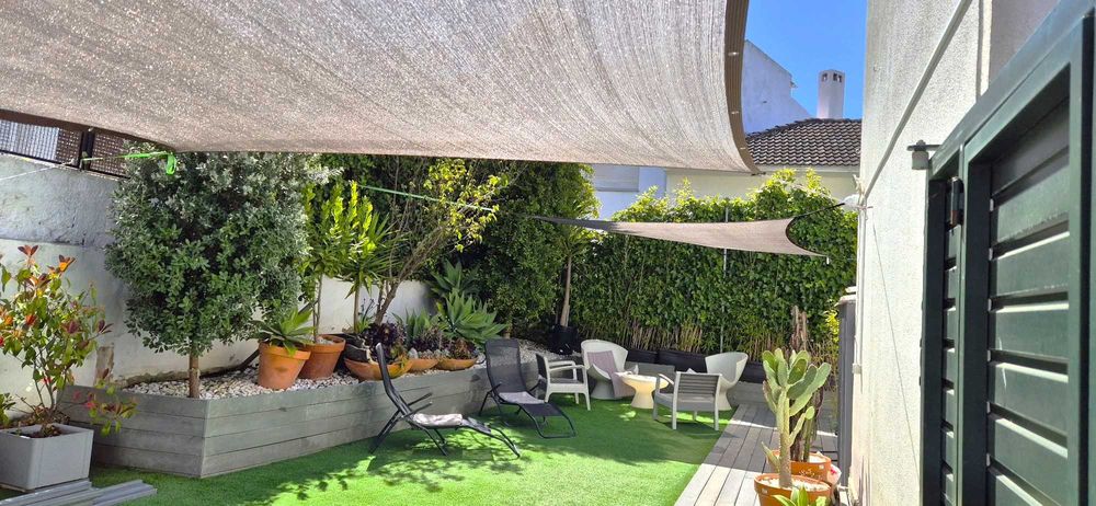 Quarto, casa com jardim