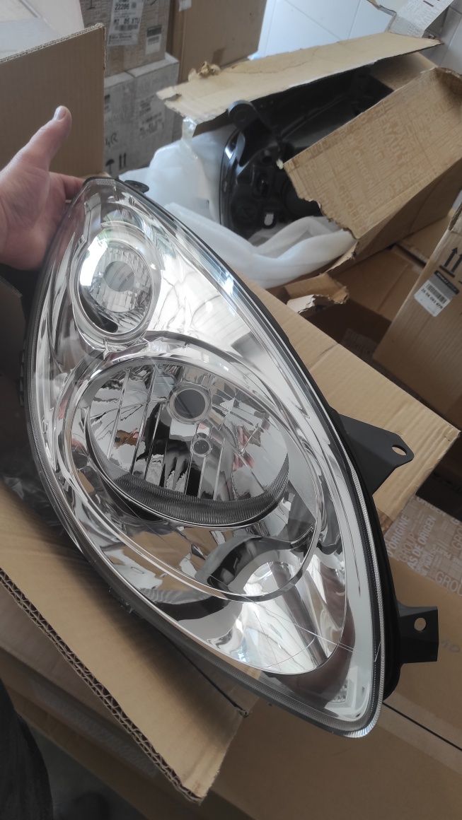 Sprzedam do reanult Twingo lampę przednią prawą