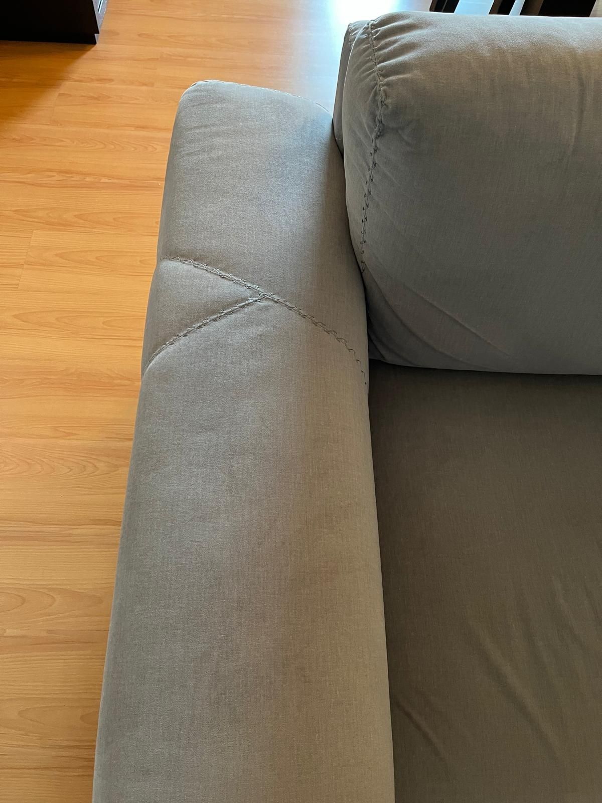 Conjunto de 2 sofás cor cinza em tecido de alta qualidade