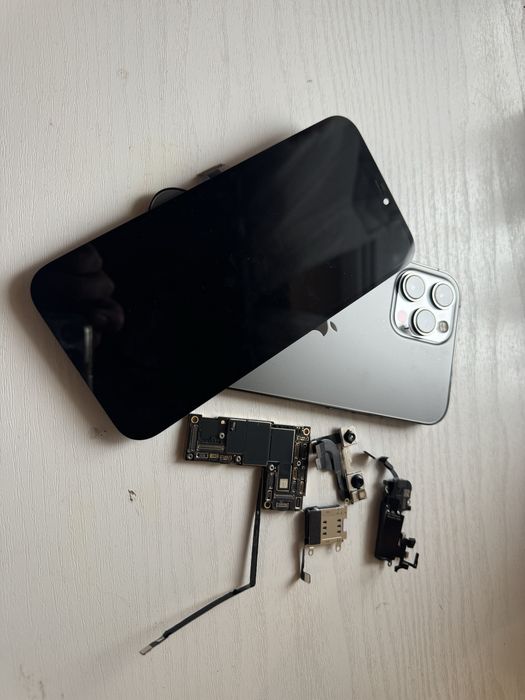 запчастини до iphone 12 pro max є все