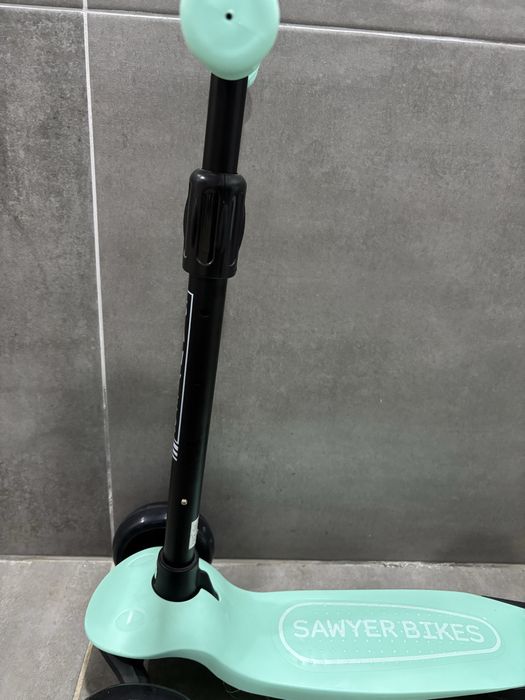 Trotinete ajustável SAWYER com LEDs nas rodas
