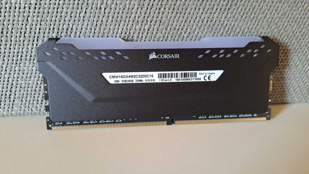 Memória Ram DDR4 Corsair Vegeance Pro RGB 8GB
