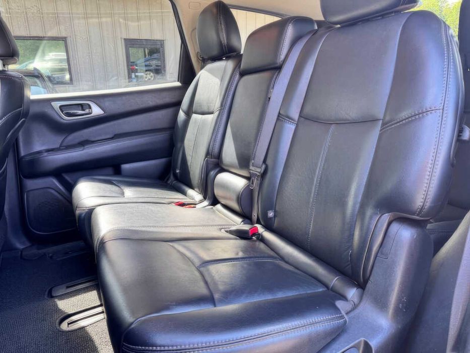 Nissan Pathfinder SL      2017