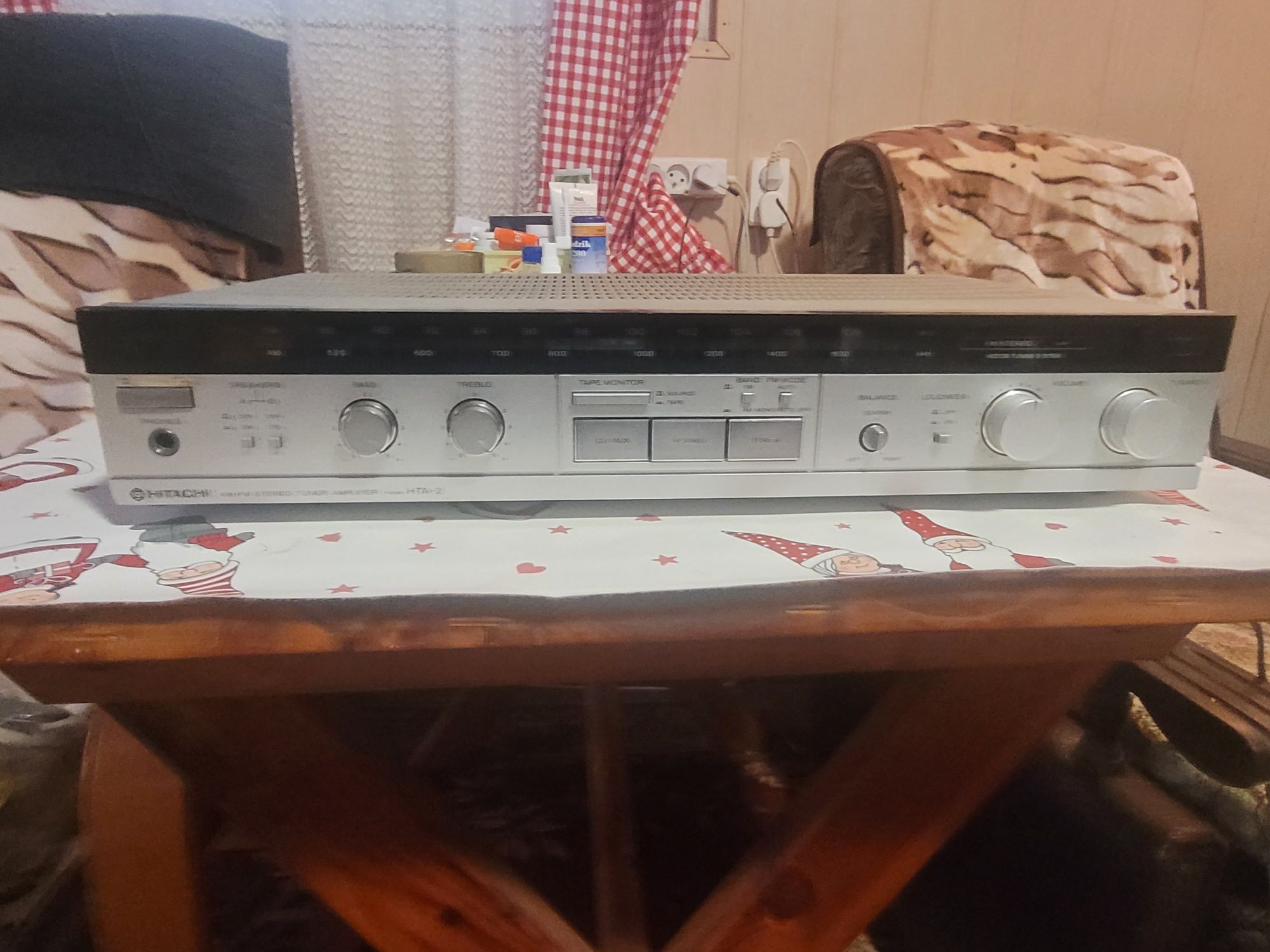 Sprzedam niesprawne radio Zodiak amplituner JVC  i Hitachi I CD Denon