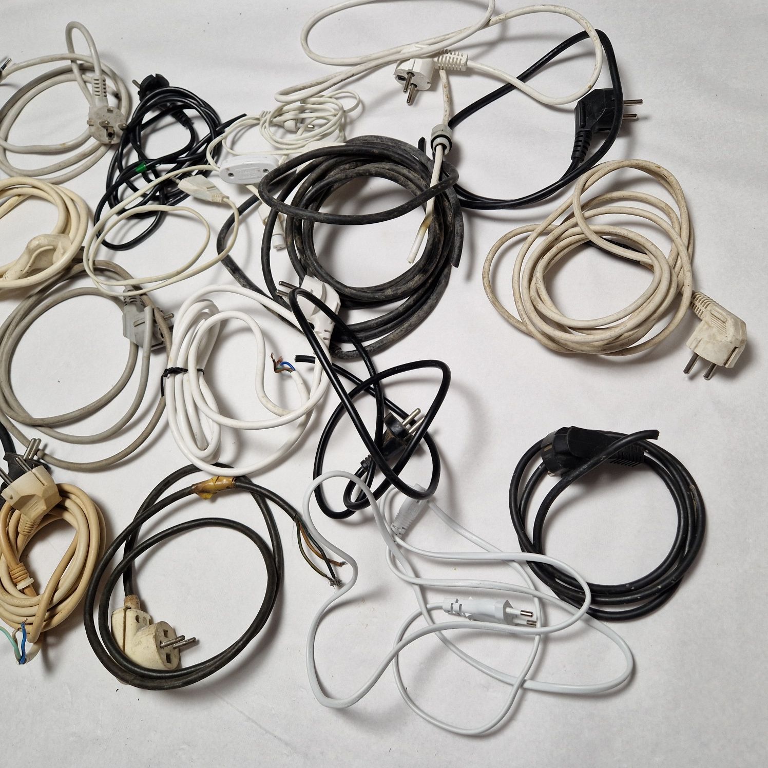 Przewód kabel że wtyczka z uziemieniem i bez