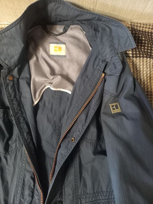 Продам ветровку  HUGO BOSS orange размер М