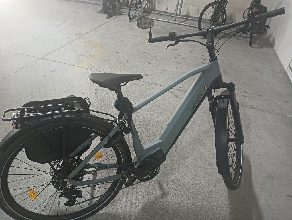 Bicicleta elétrica marca Beeq M 700 ATB com 350 km