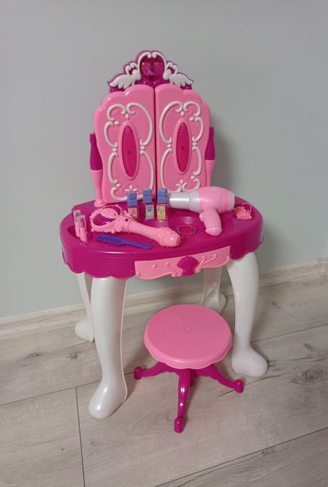 Toaletka z akcesoriami dla dziecka