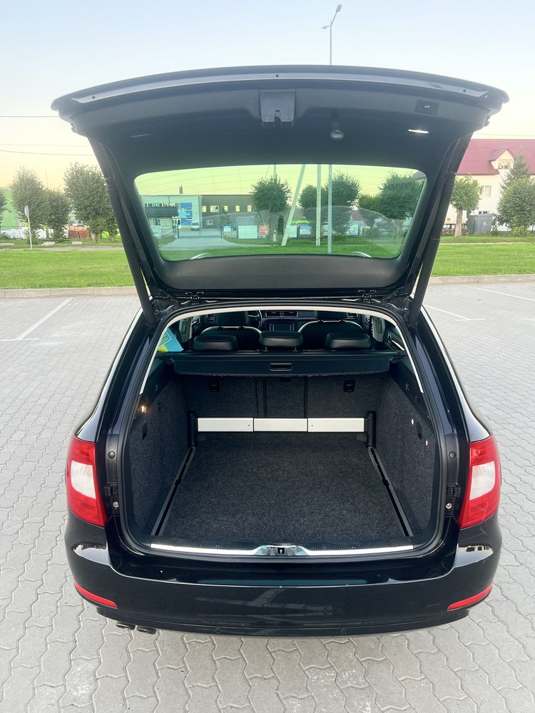 SKODA Superb Combi 2.0 TDI Elegance DSG