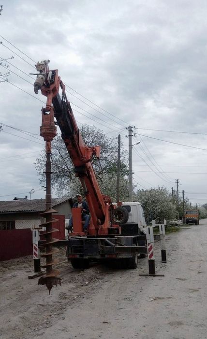 Оренда бура, ямобура. Спецтехніка. Бурильно-кранова машина