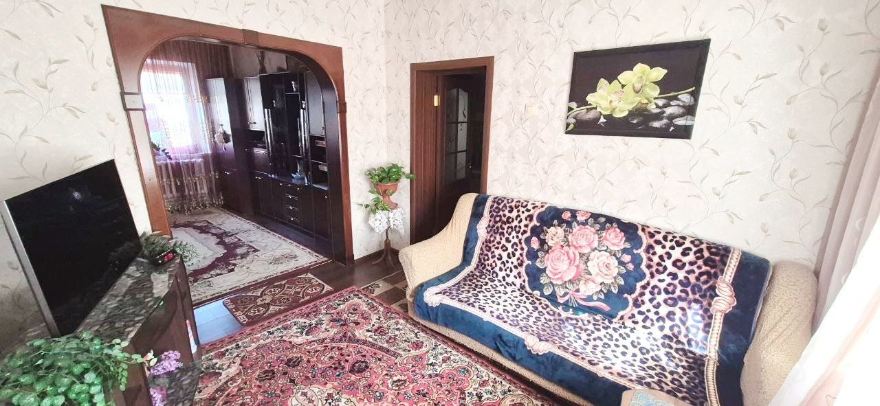 ПРОДАМ  будинок в м. Самар, р-н Перевал.

Площа будинку 54м²: 4 кімнат