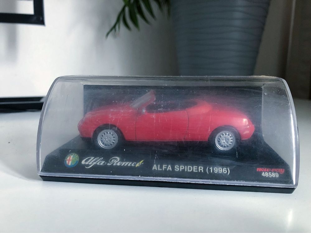 New Ray 1/43 Scale 48589 Alfa Romeo Spider (1996) - Boxed